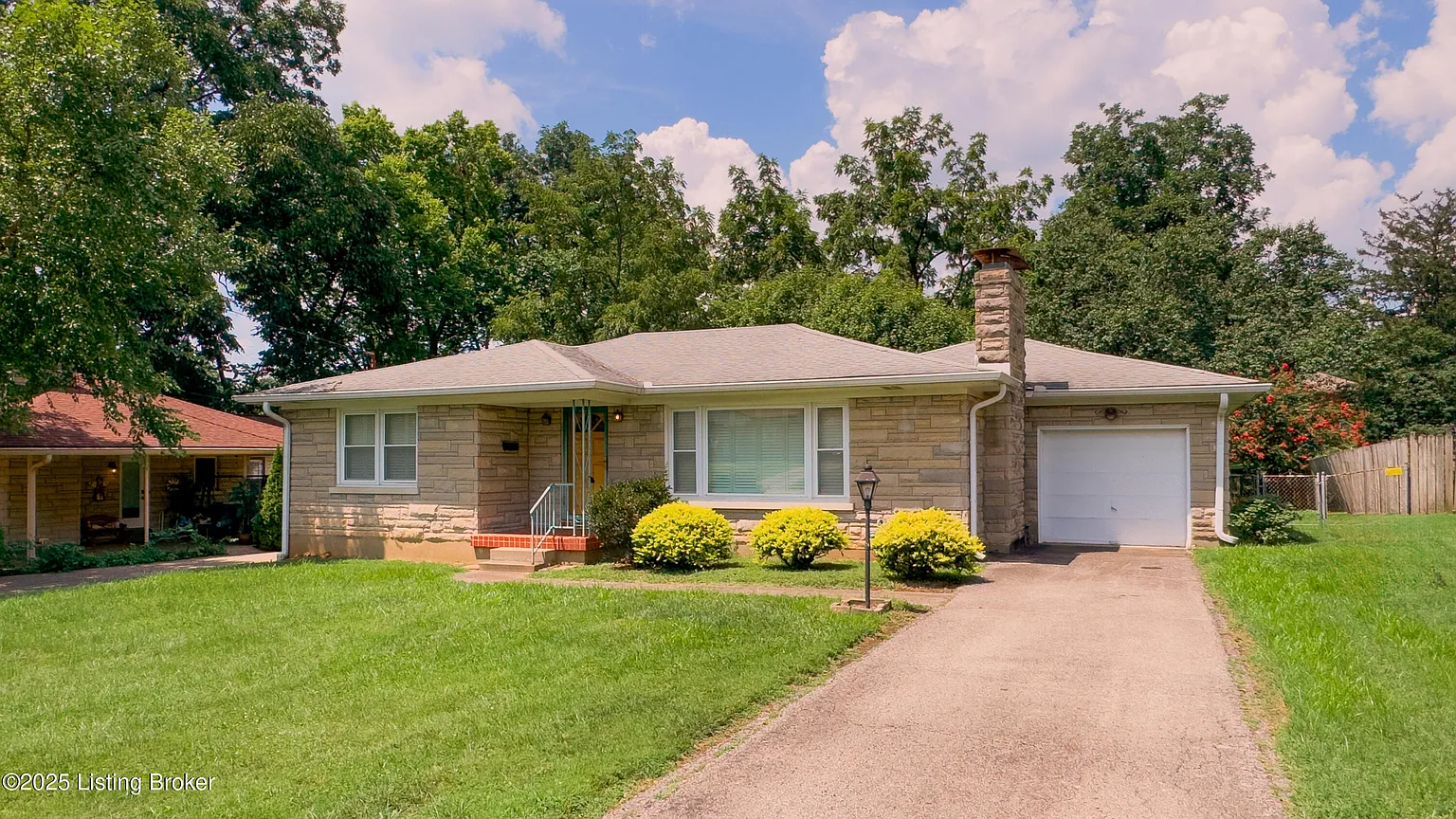 3112 Lakeview Dr photo 1