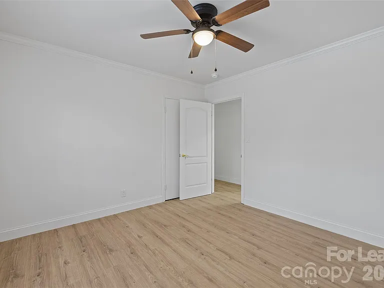 631 Townsend Ave — Photo 16