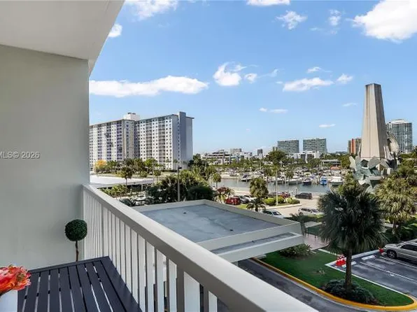 300 Bayview Dr, Sunny Isles Beach, FL