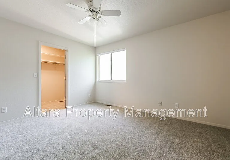 935 Terry St — Photo 5