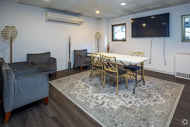 253 E Delaware Pl #21F — Photo 17
