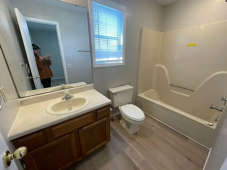 521 N Oak Grove Ave #B — Photo 15