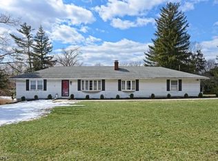 8 Cedar Grove Rd, Annandale, NJ 08801