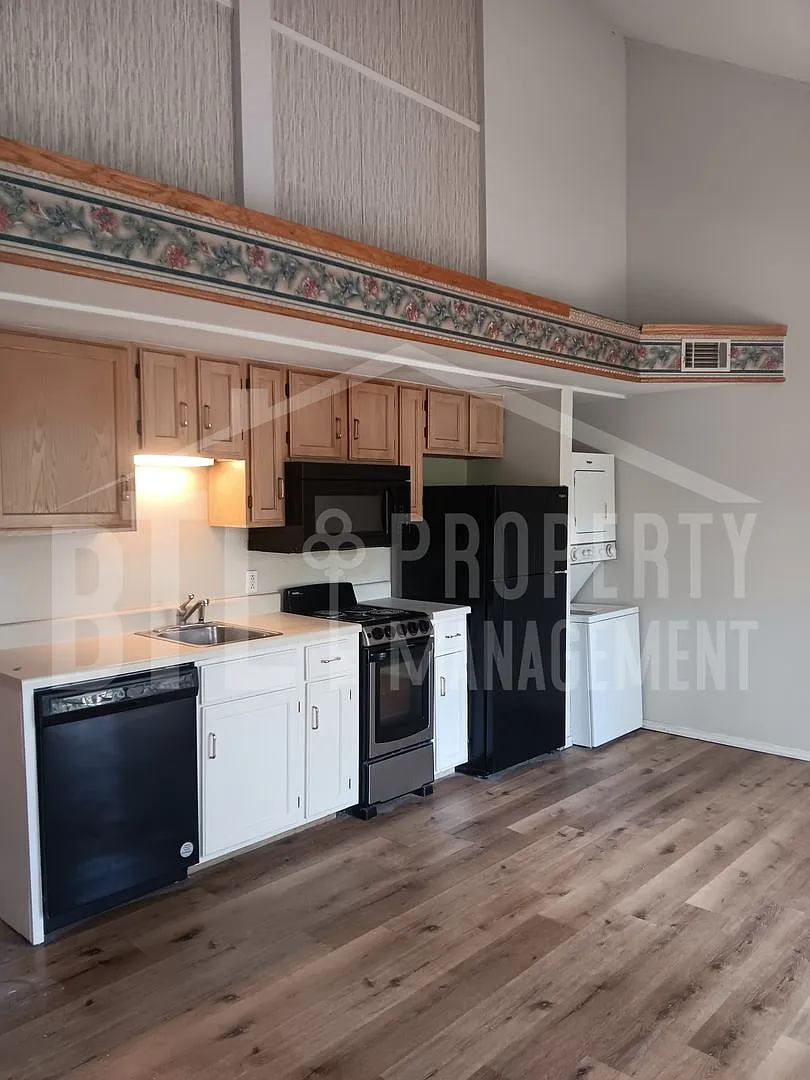 440 Fall Creek Dr — Photo 2