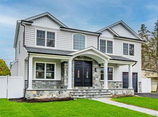 12 Patience Ln, Westbury, NY 11590