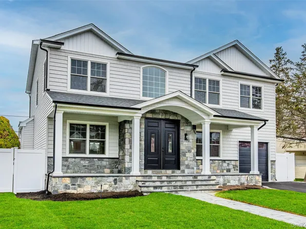 12 Patience Lane, Westbury, NY 11590