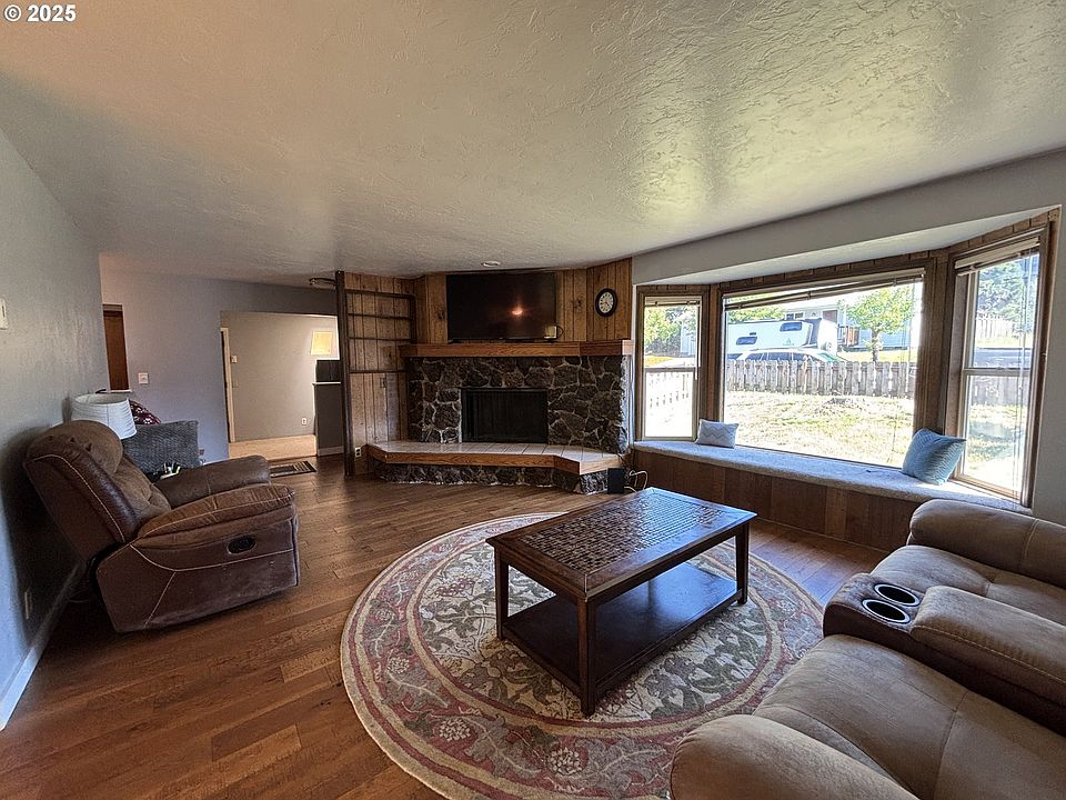7066 Aster St, Springfield, OR 97478 | Zillow