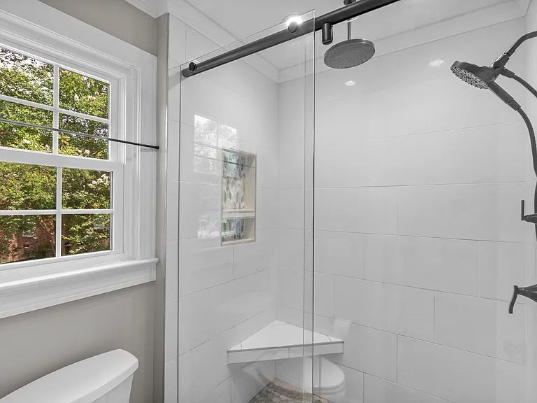 101 Hollingwood Dr — Photo 23