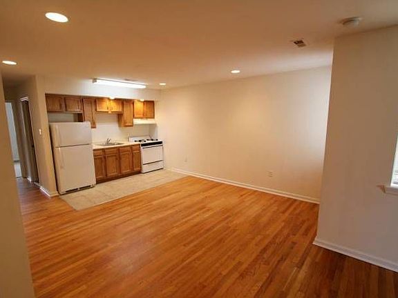 2nd image of 1718 Montrose St