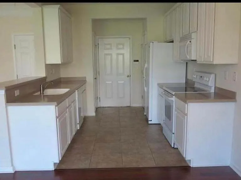 11171 Castlemain Cir W — Photo 1