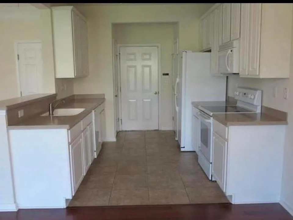 11171 Castlemain Cir W