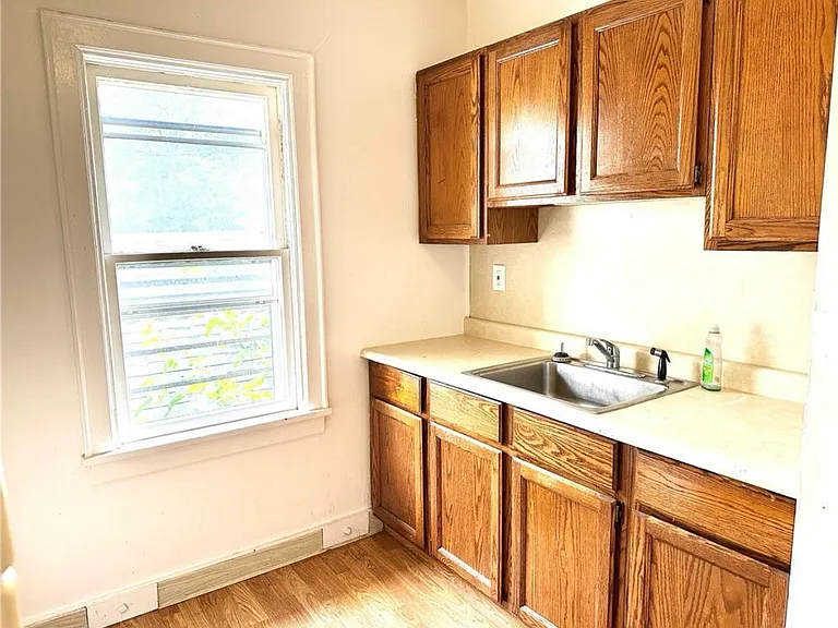 61 Jones Ave #4 — Photo 5
