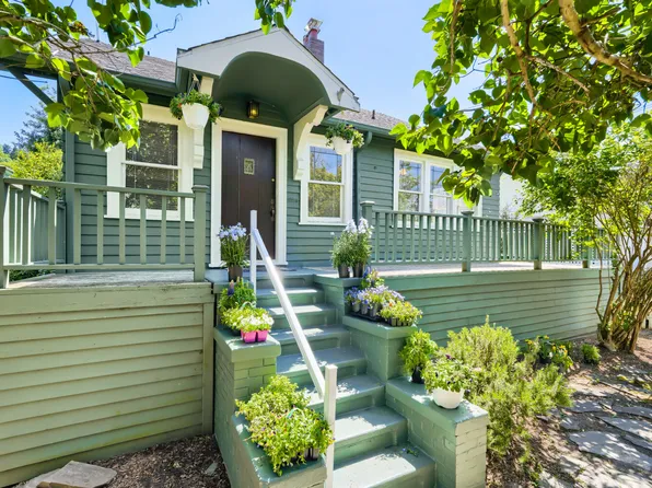 2552 57th Ave SW, Seattle, WA 98116