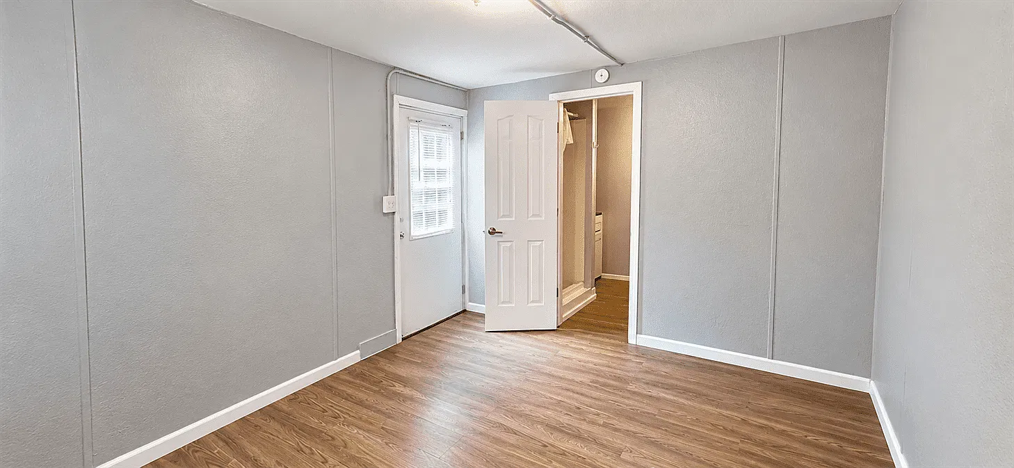Studio, 300 sqft, $600 — Photo 4