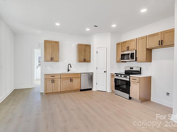 5th image of 1711 Pope Ave