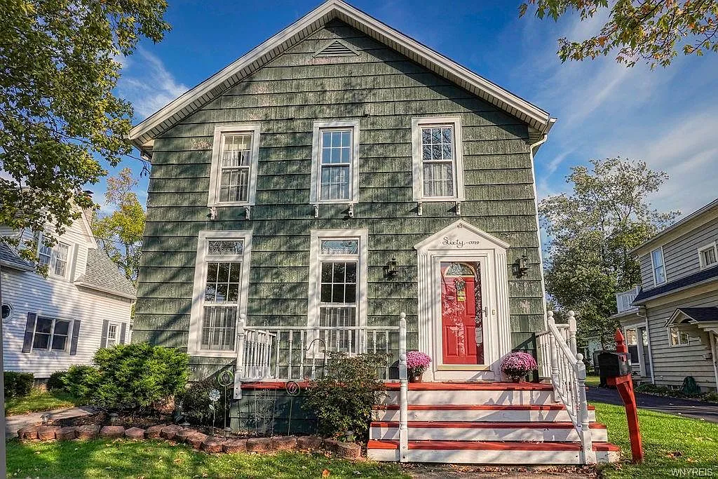 61 Highland Ave photo 1