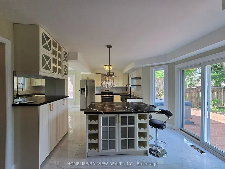 176 Humberland Dr — Photo 9