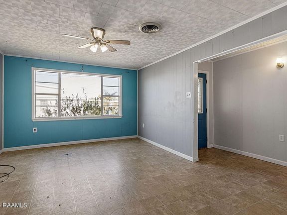 4th image of 105 Aucoin Ln