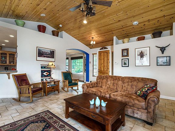 4th image of 23767 Leisure Dr