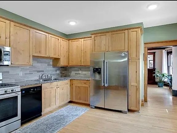 4th image of 1823 Girard Ave N #1