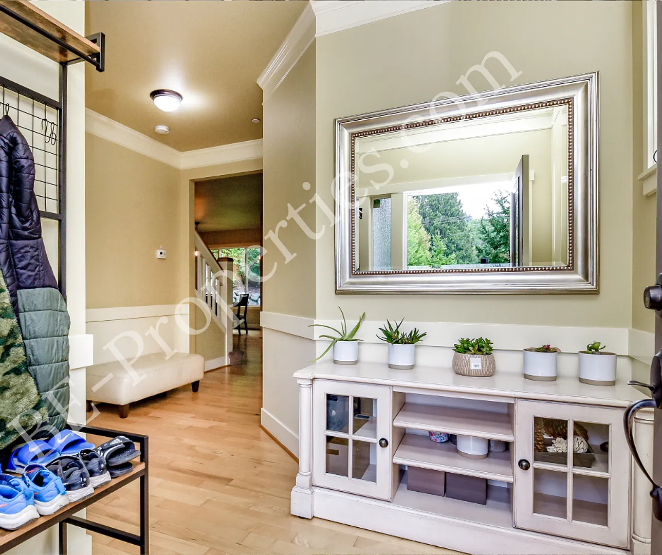 Lovely 4 bedroom 2.5 bathroom Home — Photo 3
