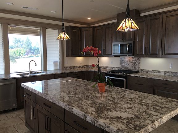 4th image of 835 N View Dr