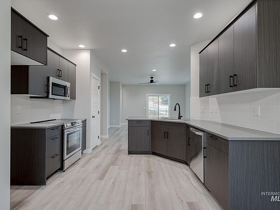 3rd image of 2228 S Border Way