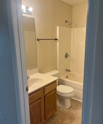 4th image of 100 Cambridge Dr APT 29