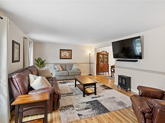 5th image of 17 Sand Pebble Dr