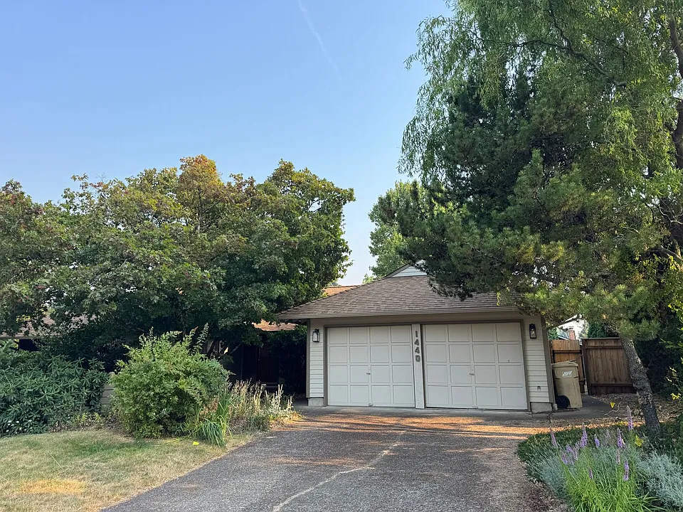 1440 NW Meadowgreen Pl