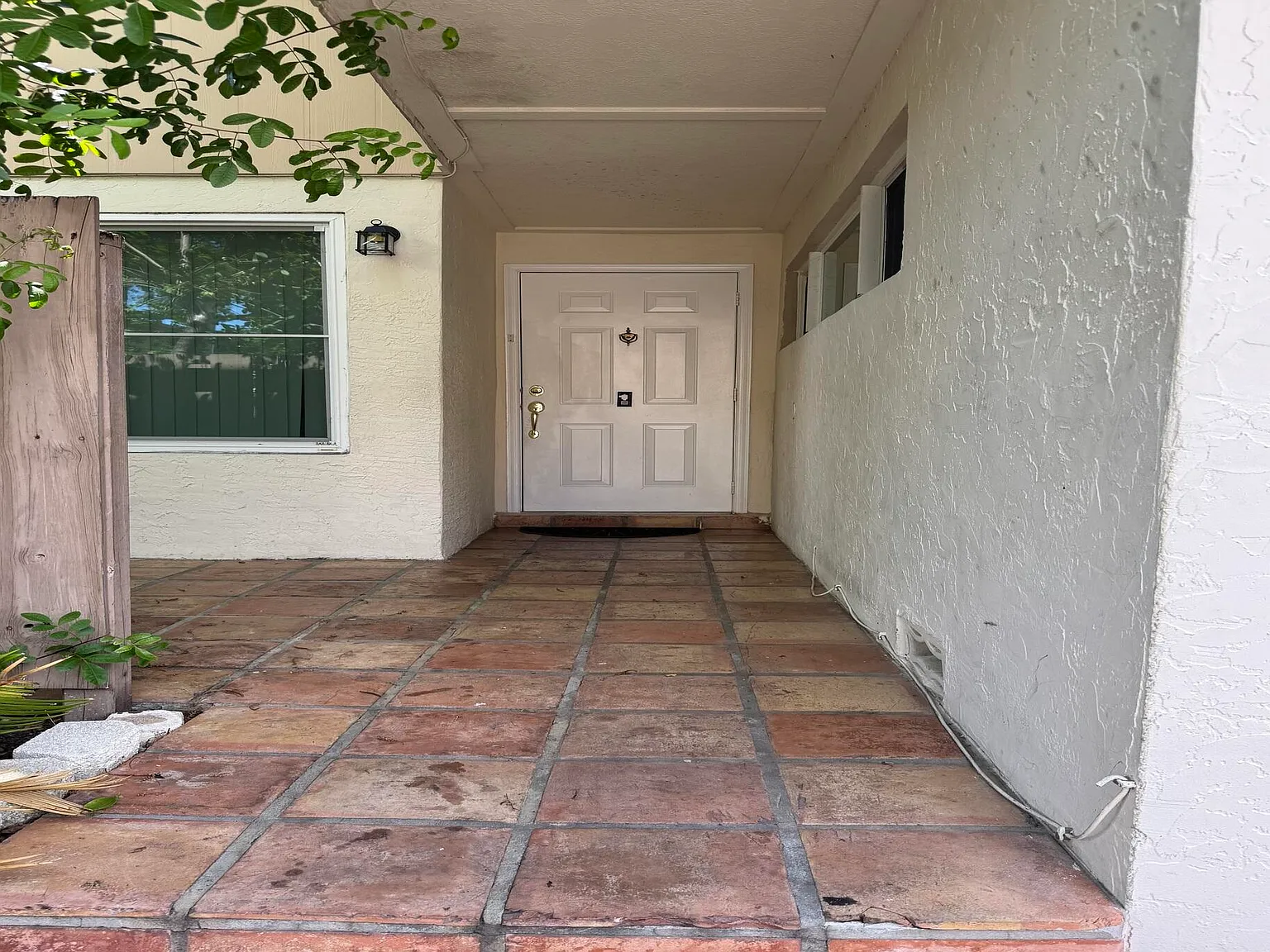5 bed, 2.5 bath, 2080 sqft, $3,950 — Photo 2
