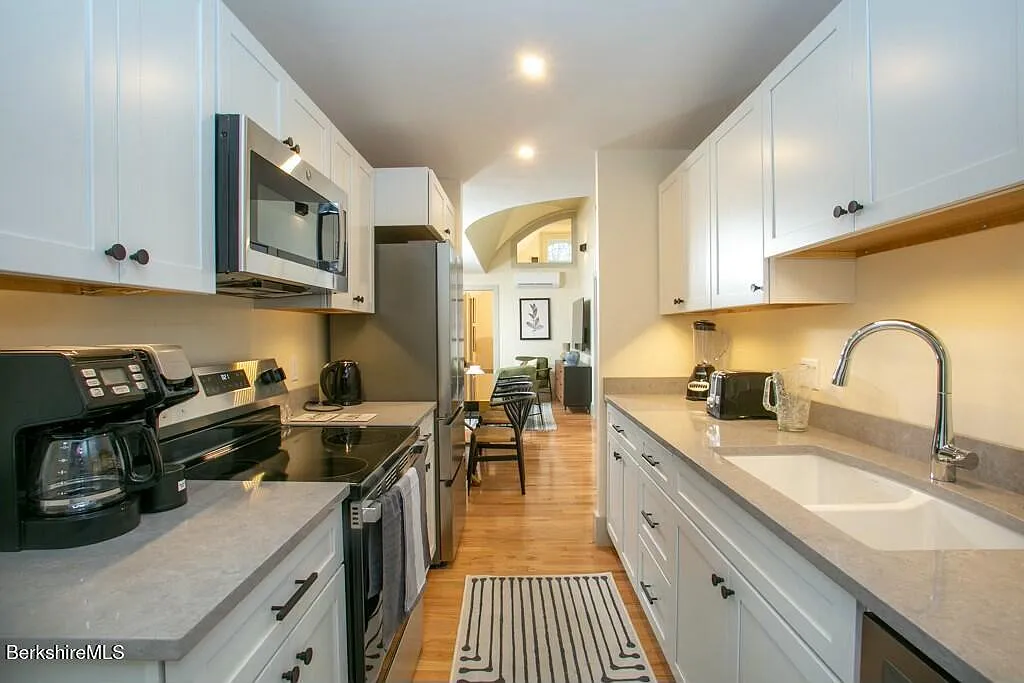 3 bed, $4,500 — Photo 3