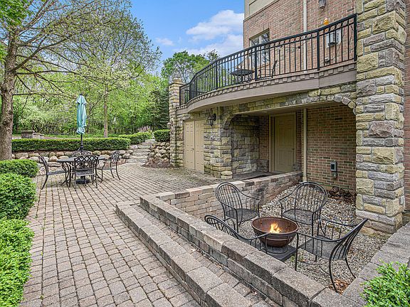 4th image of 3233 Creston Cir