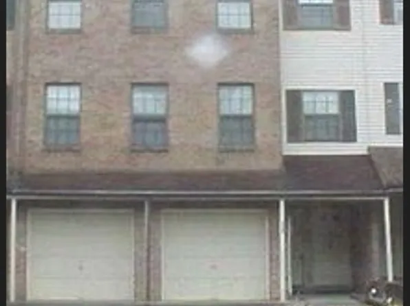 113 Chaucer Rd #B, Mount Laurel, NJ 08054