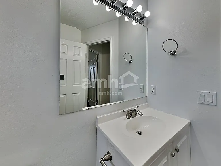 1484 N 400 W — Photo 9