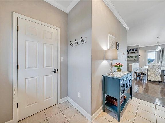 4th image of 2302 Lake Retreat Rd