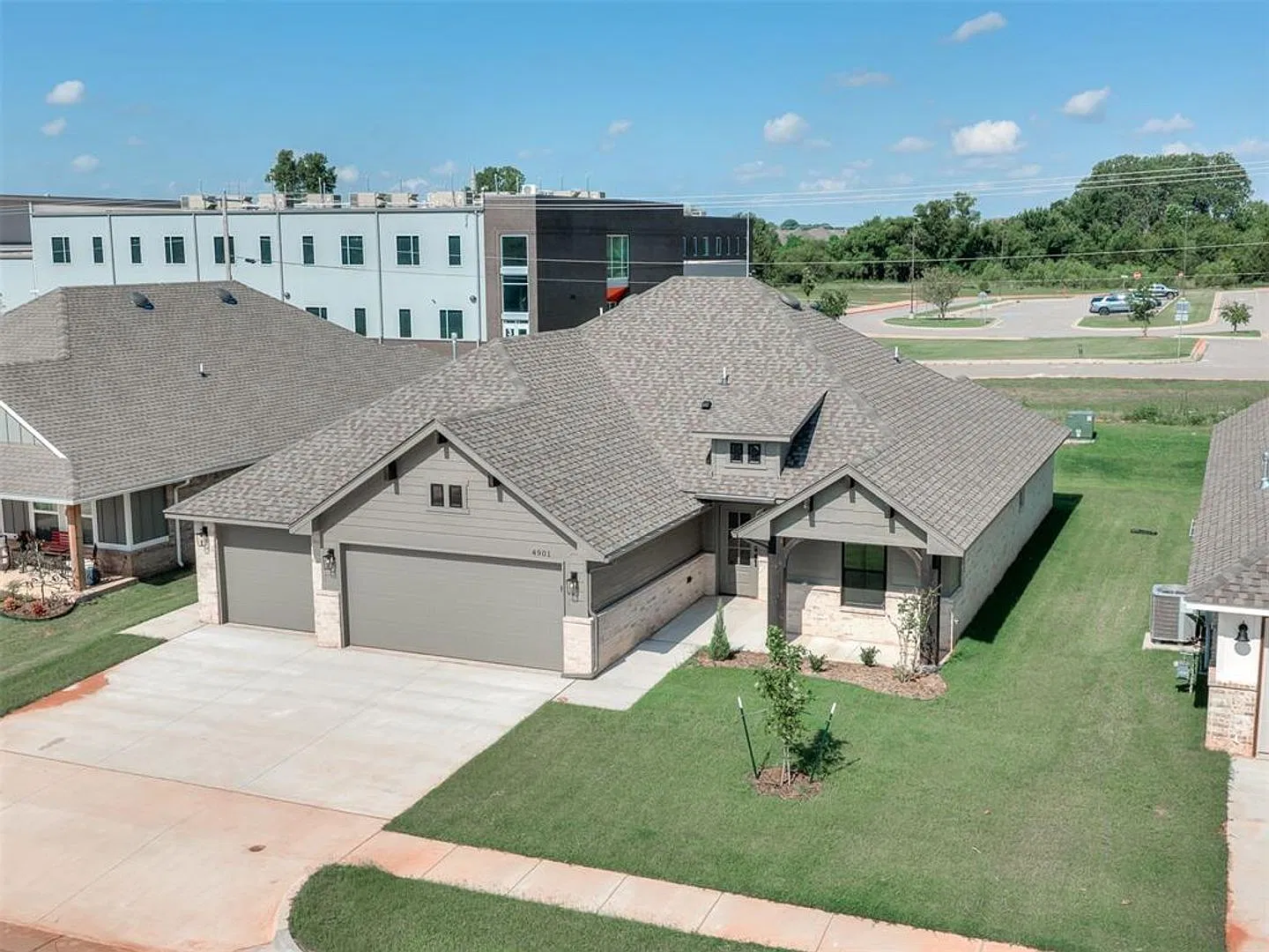 Brand New Home In Mustang! — Photo 2