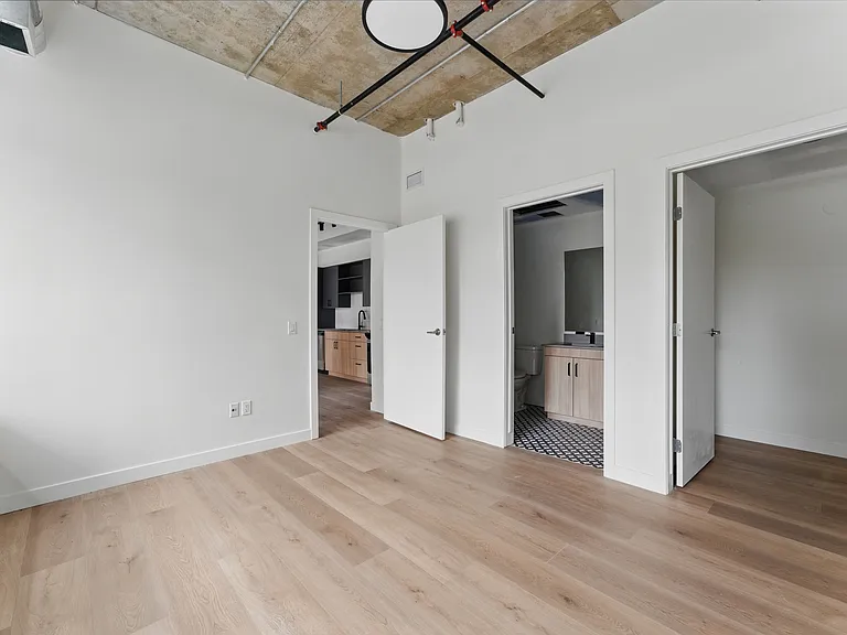 744 4th Ave SW — Photo 63
