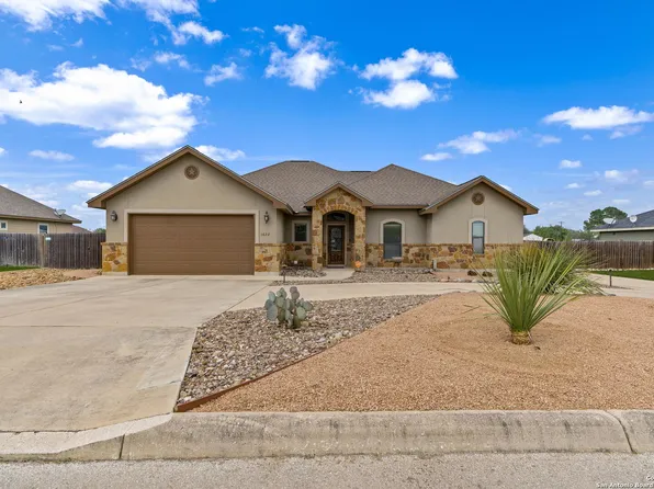 1622 Stonehaven, Pleasanton, TX 78064