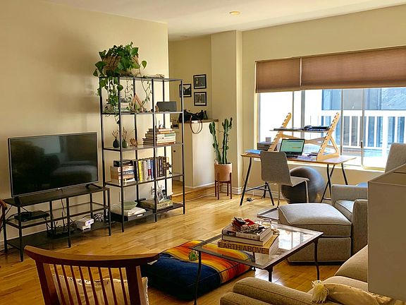 2nd image of 824 18th St APT 3