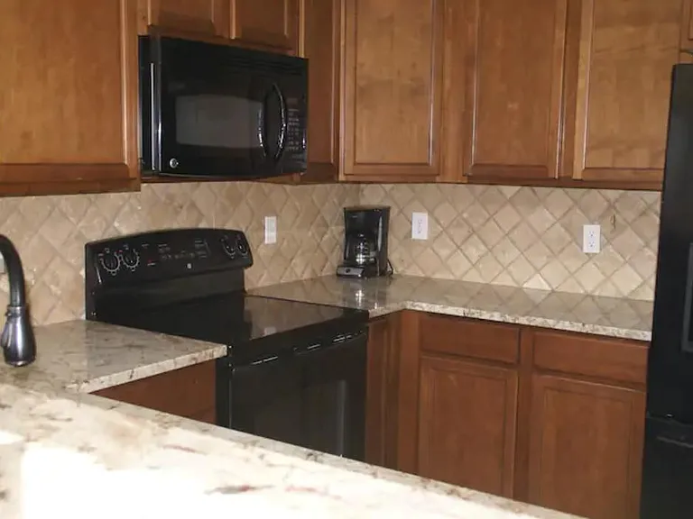 207 County Road 4038 — Photo 2