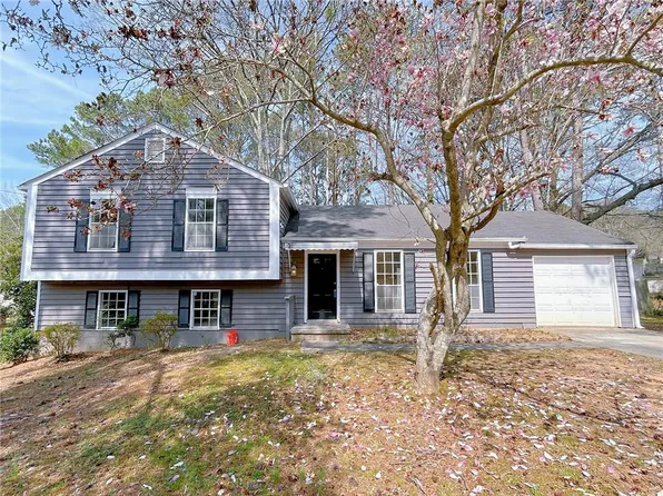 566 Aberdeen Dr, Stone Mountain, GA 30083