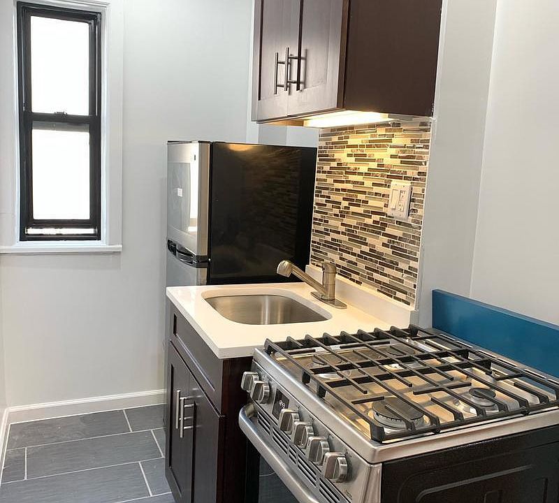 2nd image of 275 Fort Washington Ave