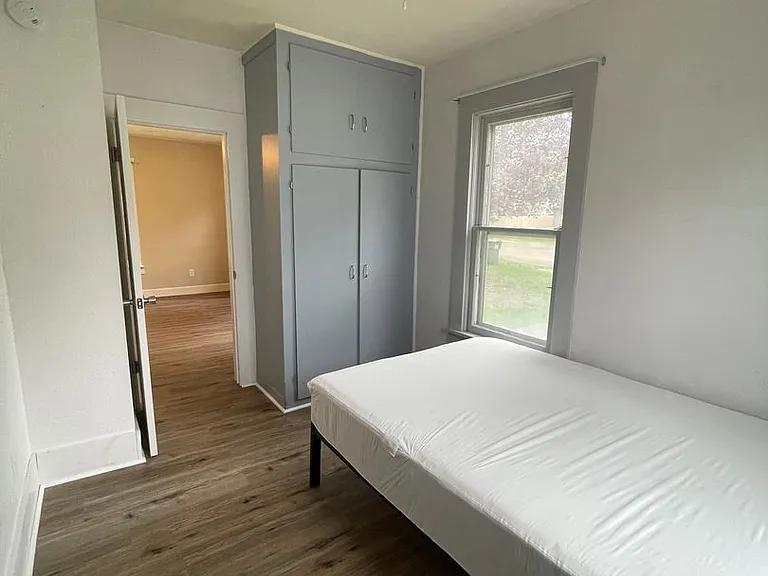 112 W Park Ave — Photo 10