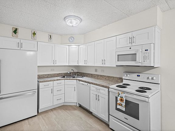 4th image of 435 Cavalier Ct #105C
