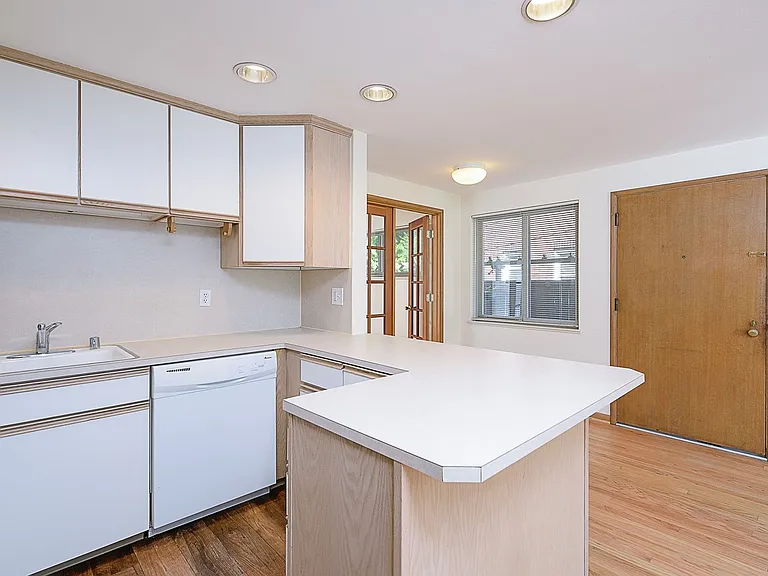 2707 Franklin Ave E — Photo 23