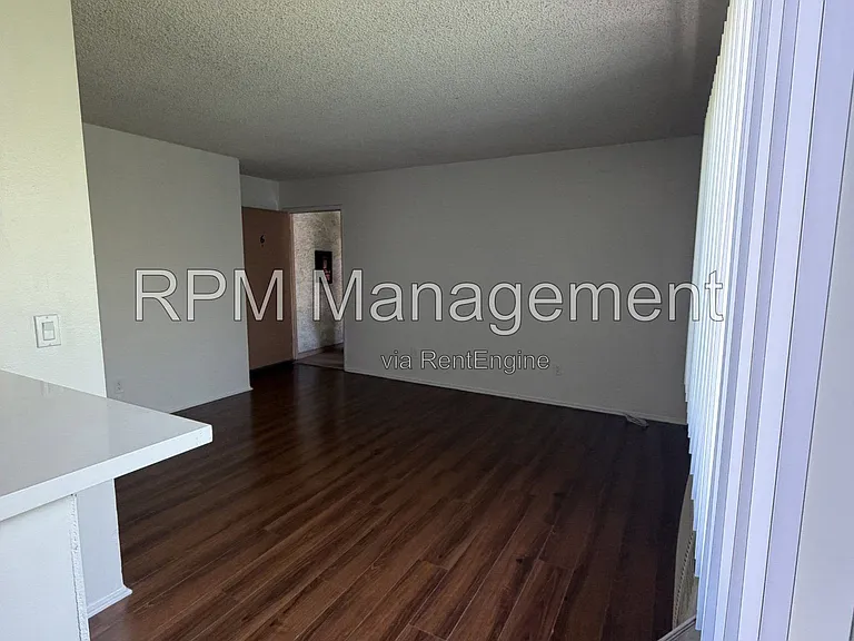 6920 Simpson Ave #6 — Photo 5