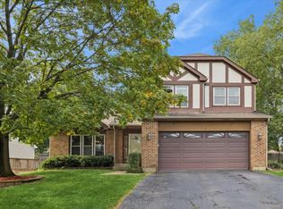 218 Timber Oaks Dr, North Aurora, IL 60542