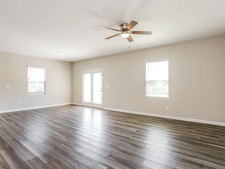 4064 Kendrick Cir — Photo 4