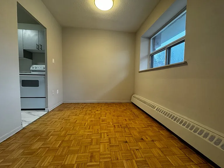 1051 Seneca Ave — Photo 13